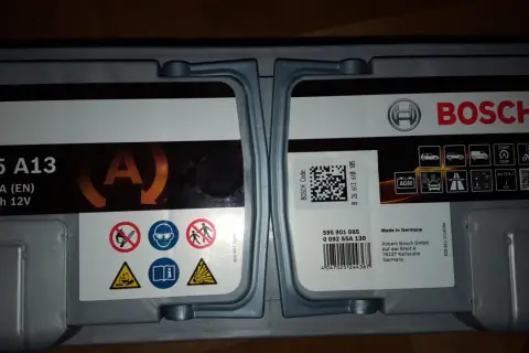 Akumulator Bosch S5 A13. Kod B 26 613 610 105 pomoże Ci jak odczytac date akumulatora.