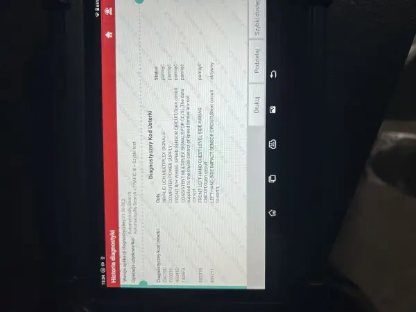 Na ekranie diagnostycznym Renault Trafic widać błędy, w tym dotyczące czujnika uderzeniowego.